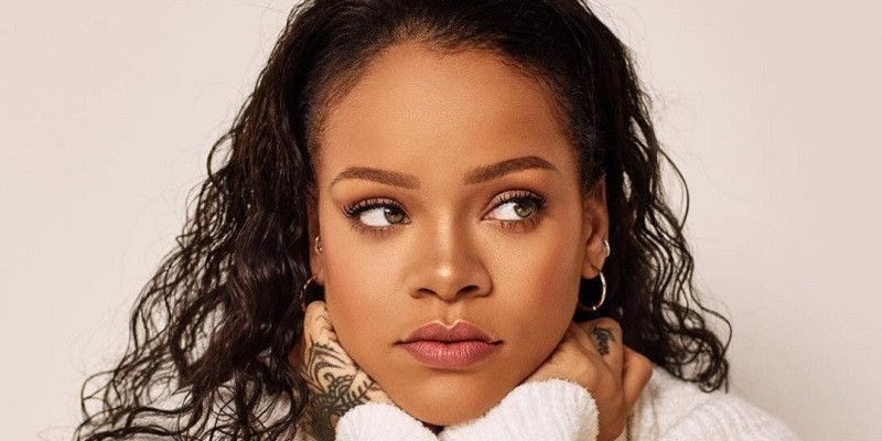 Rihanna kebanjiran kritik karena menggunakan lagu berisi hadits dalam fashion show lingerie/Net