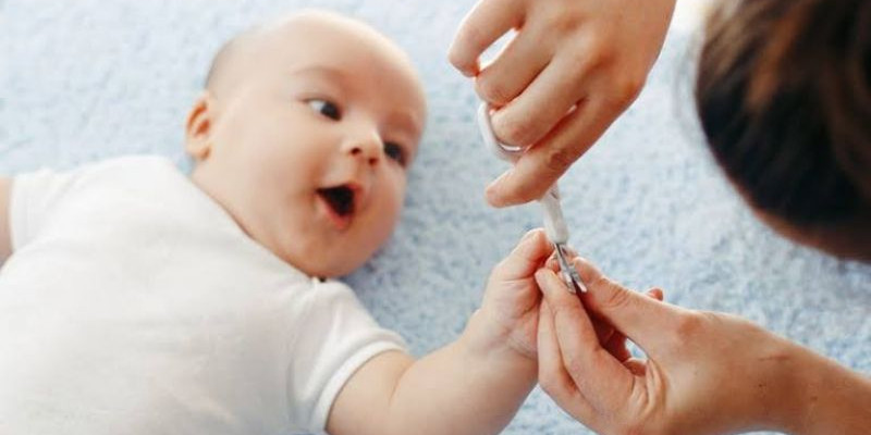 Hindari panik saat menggunting kuku bayi/ Net