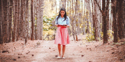 Melangkah Feminin dengan Rok