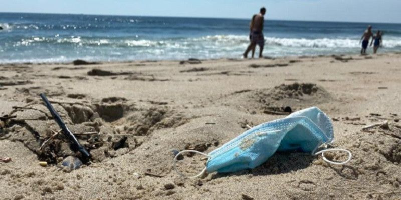 Masker dan APD bekas mulai kotori lautan dan pantai di dunia/Net