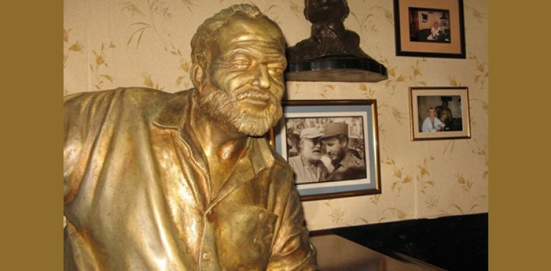 Patung Ernst Hemingway/Repro