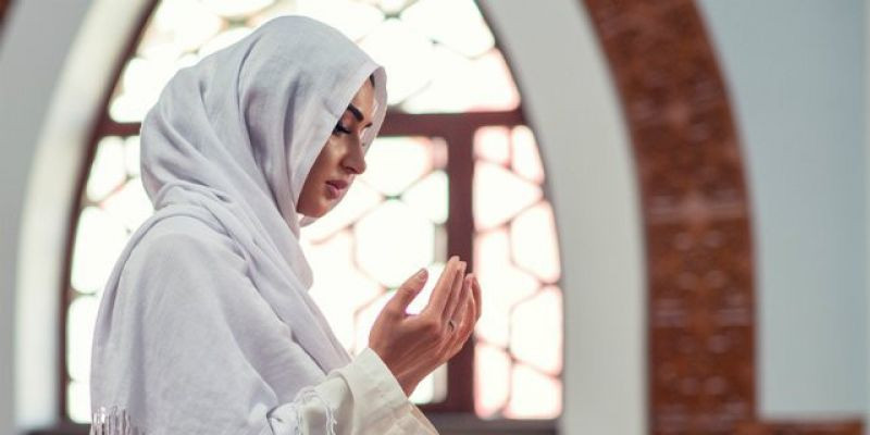 Doakan suami agar senantiasa mendapatkan limpahan rezeki dari Allah dan yakinlah Allah akan mengabulkannya/ Net