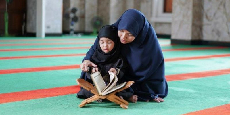 Mengajarkan bacaan Al-Qur'an pada anak bisa orangtua lakukan sejak dini/ Net