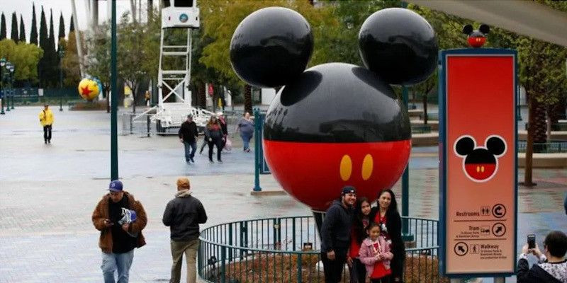 Disneyland di California akan menjadi lokasi vaksinasi terbesar di wilayah tersebut/Net