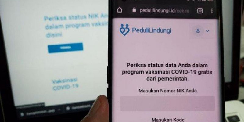 PeduliLindungi adalah aplikasi yang dikembangkan untuk membantu pemerintah menghadapi pandemi Covid-19. Aplikasi multifungsi ini mencakup informasi mengenai program vaksinasi Covid-19/ Net