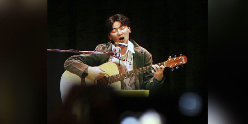 Konser hologram mendiang penyanyi Korea Selatan Kim Kwang-seok diadakan di kampung halamannya di Daegu pada 10 Juni 2016/CNN