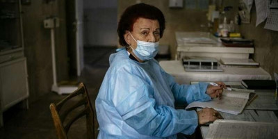 Usia 82 Tahun, Dokter Perempuan Di Bulgaria Tetap Abdikan Diri Untuk Menolong Pasien Virus Corona  