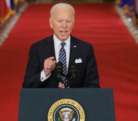 Joe Biden saat membacakan prime-time speech tentang kondisi terkini negara adidaya tersebut disiarkan langsung dari Gedung Putih, Kamis malam (11/03/2021) waktu setempat/ Net