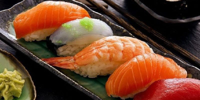 Demi Sushi Gratis, Hampir 100 Orang Antre Untuk Ganti Nama Menjadi 'Salmon'