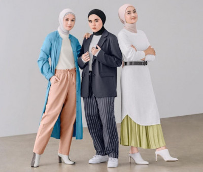 3 Ekspresi Gaya Minimalis ala 3 Seleb Berhijab, Yang Mana Favoritmu?