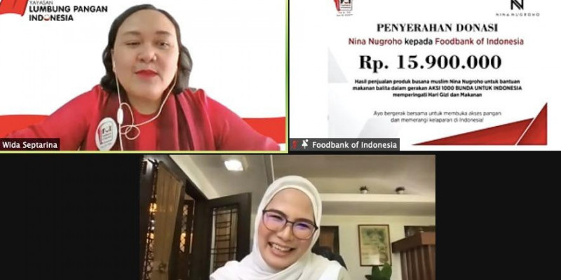 Desainer Nina Nugroho saat menyerahkan donasi kepada Foodbank of Indonesia secara virtual, Rabu (10/3) / FARAH