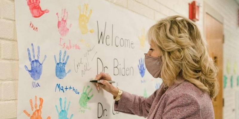 Pilihan Jill Biden untuk tetap menjadi guru menegaskan kemandirian yang selama ini tidak dipilih atau tidak bisa dimiliki oleh para ibu negara sebelumnya/ Net