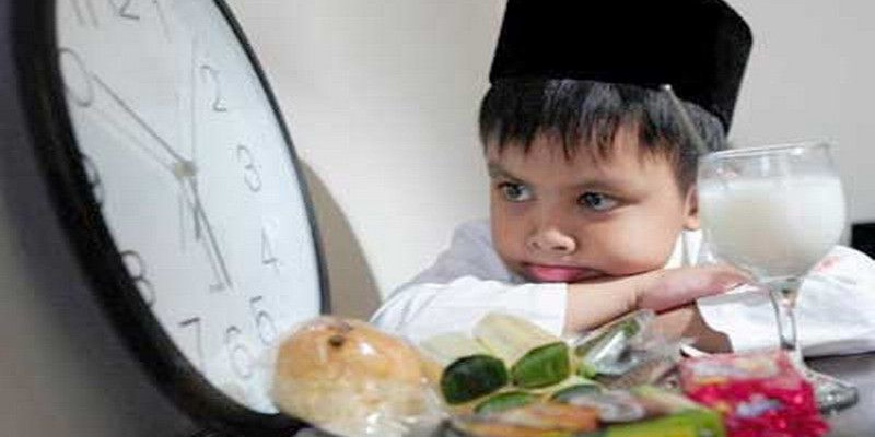 Salah satu keseruan yang ada selama bulan Ramadan adalah saat berbuka puasa. Kita bisa membuat menu buka puasa yang beraneka ragam sesuai keinginan si kecil/ Net