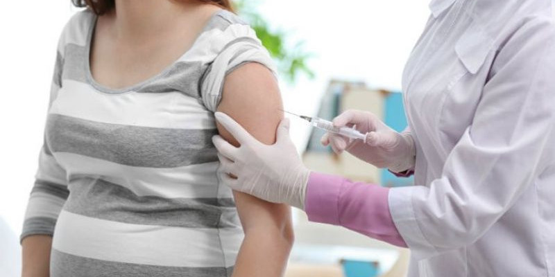 Ilustrasi suntik vaksin pada ibu hamil/ Net