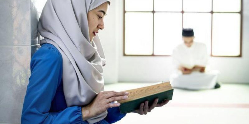 Di sepuluh hari terakhir Ramadhan, perbanyaklah beribadah qiyamul Lail seperti tarawih, tahajud, membaca Al Qur'an, memperbanyak istighfar, hingga bershalawat/ Net