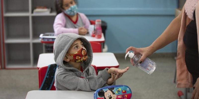 Pro kontra masih tetap ramai menyikapi perlu tidaknya anak kembali ke sekolah/ Net