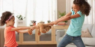 Ayah Bunda, Jangan Terlalu Sering Bilang: Namanya Juga Anak-Anak