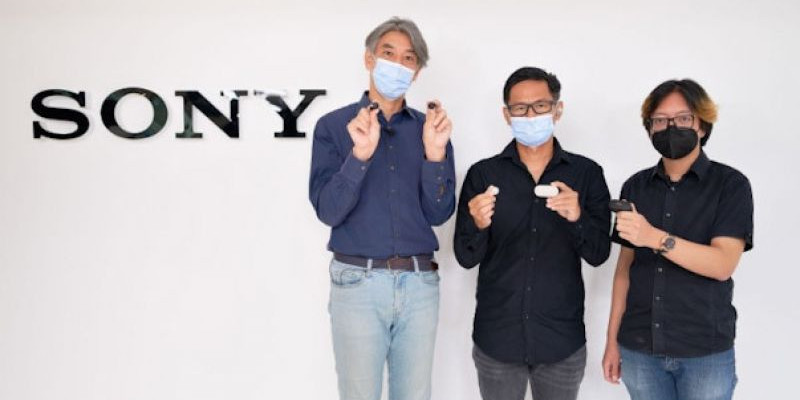 Kazuteru Makiyama President Director PT Sony Indonesia, Ali Ichsan - Product Manager Video & Sound PT Sony Indonesia, dan Abdurahman Tirza - Product Marketing Video & Sound PT Sony Indonesia