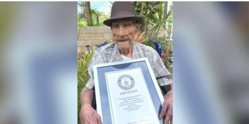 Seorang mantan petani tebu di Puerto Rico resmi dikonfirmasi sebagai pria tertua di dunia oleh Guinness World Records/CNN