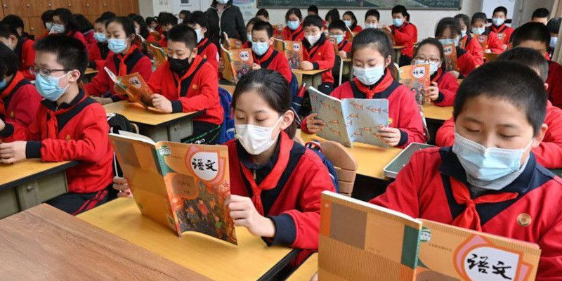 Sejumlah pemerintah daerah di China menegaskan aturan bahwa siswa tidak boleh masuk sekolah jika orangtuanya belum divaksin/Net