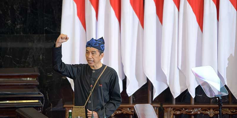 Presiden Joko Widodo tampil dengan busana Suku Baduy saat menyampaikan pidato di Sidang Tahunan MPR, Senin (16/08) lalu/ Net