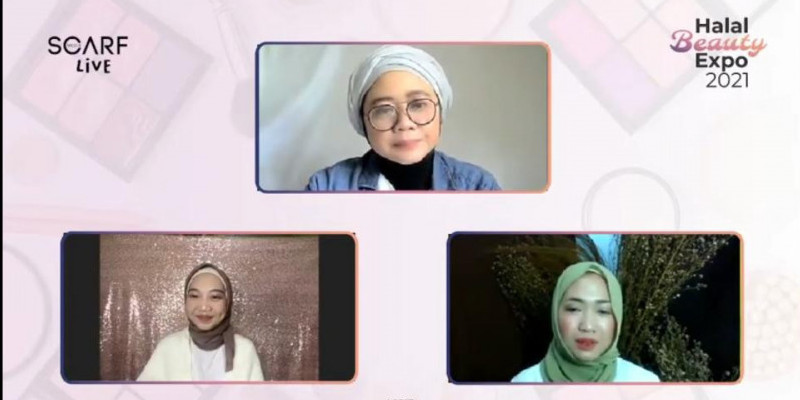 Para beauty influencer saat mengisi sesi make-up challenge Halal Beauty Expo 2021, Rabu (25/8)/ FARAH