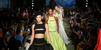 Lama Vakum Karena Pandemi COVID 19, New York Fashion Week Digelar lagi. Bagaimana Prokesnya?