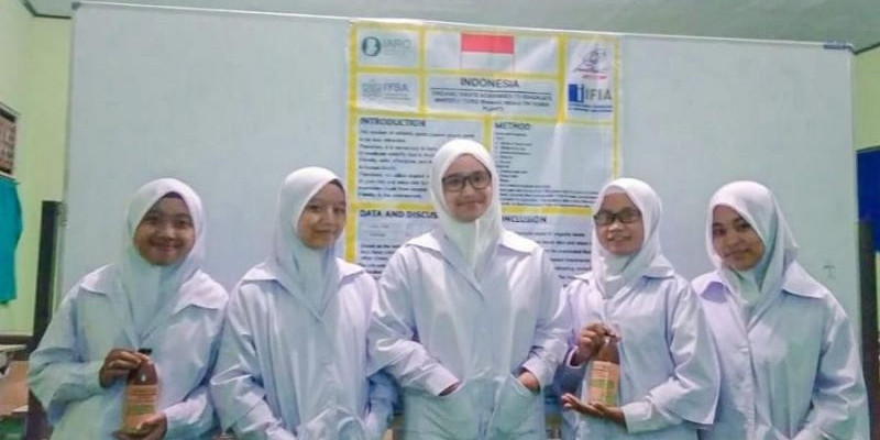 Nada Aristawidya Putri, Khanifah, Maura Ros Valentina, Sulastri, dan Insan Safitri berhasil meraih medali perak pada International Avicenna Youth Science Fair (IAYSF) 2021 di Taheran.