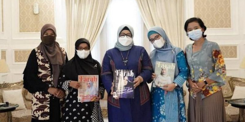 Redaksi Farah.id bersama Ibu Fery Farhati dalam kesempatan silaturahmi, bertempat di Rumah Dinas Gubernur DKI, Jakarta Pusat, Rabu (03/11)/ Foto: Dokumen Fery Farhati.