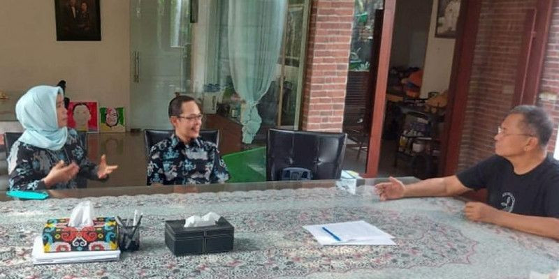 Vijai dan Sukirman mengunjungi Dahlan Iskan untuk berdiskusi pascaoperasi Ganti Hati/Disway
