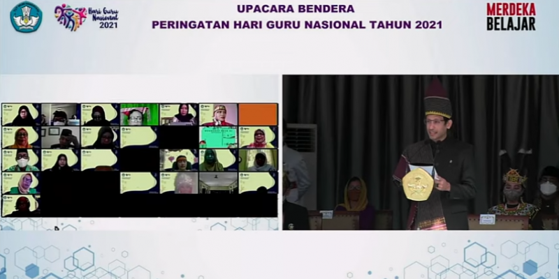 Mendikbud Nadiem Makarim memimpin upacara virtual Hari Guru Nasional (HGN) di kanal YouTube Kemendikbud RI pada Kamis, 25 November 2021/ FARAH 