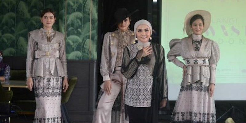 Desainer Dwi Lestari Kartika/ Foto-foto: Agung Hadiawan