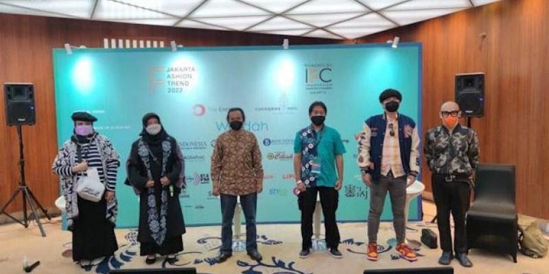 JFT menghadirkan parade fesyen karya 14 desainer yang tergabung dalam IFC Jakarta, serta perwakilan IFC berbagai daerah dan mahasiswa Desain Produk Mode dan Busana Fakultas Seni Rupa dan Desain IKJ