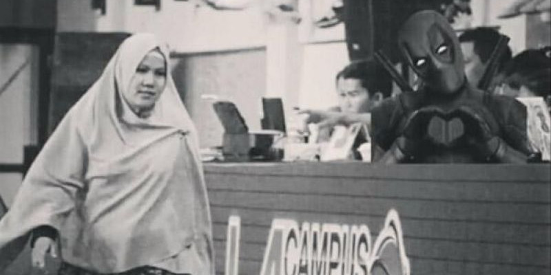 Berhijab panjang tak jadi halangan bagi perempuan lulusan Universitas Gadjah Mada (UGM ) ini untuk memberikan arahan strategis bagi para pemain Bima Perkasa/ Foto: Instagram/@kartika_sa