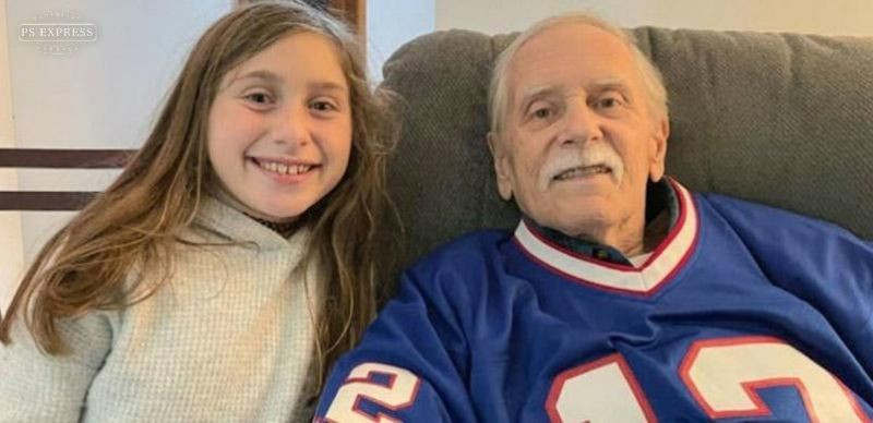 Sophie Enderton (10) saat bersama mendiang sang kakek, Terry, yang menjadi inspirasinya membuat Chemo Comfort Bags dan mendonasikannya pada pasien-pasien kanker/ Net