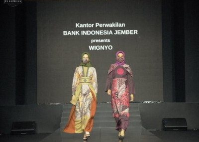 Wignyo Rahadi Hadirkan Koleksi Batik Banyuwangi OSING di Jakarta Fashion Trend 2022