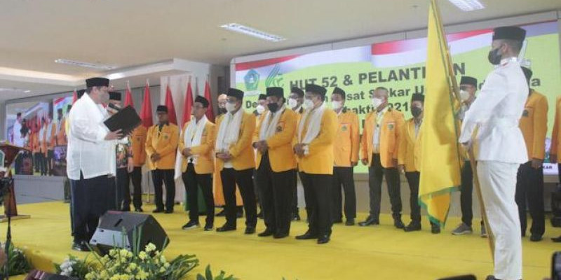 Airlangga Hartarto saat melantik Pengurus Pusat Satuan Karya (Satkar) Ulama Indonesia, Kamis (31/3/22)