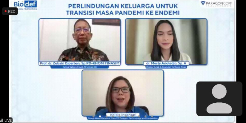 Prof Zubairi Djoerban, Sp PD-KHOM FINASIM, dr Mesty Ariotedjo, dan Khikin Indahsari, Group Head Personal Care PT Paragon Technology and Innovation/ Net