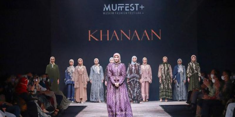 Khanaan menampilkan koleksi fall/ winter Nadara yang dipersembahkan bagi para penikmat mode Tanah Air untuk dikenakan pada hari raya Idul Fitri/ Foto: FARAH
