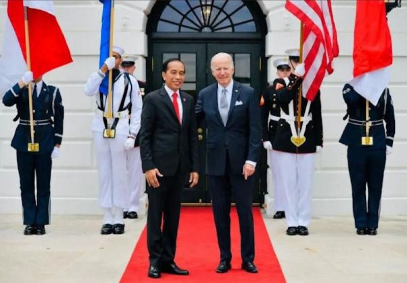 Foto: Presiden Jokowi disambut Presiden Joe Biden di halaman Gedung Putih lalu berfoto bersama menghadap ke arah Monumen Nasional/Instagram @jokowi