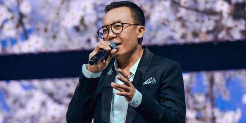 Ari Lasso memberikan penghormatan kepada para penikmat musiknya. Ari Lasso juga merasakan panggung dan penonton memberikan energi yang luar biasa kepadanya/ Net