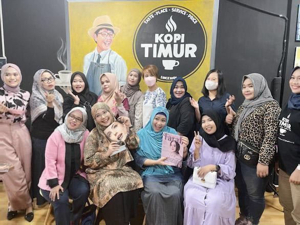 Foto bersama usai mengikuti Make-Up Class 