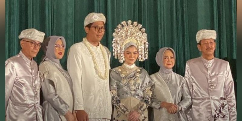 Sivia Azizah dan keluarga di hari pernikahannya/ Foto: Instagram@IfyAlyssa