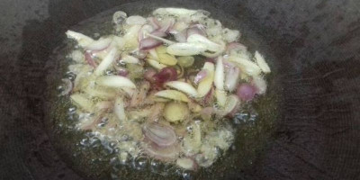 Tips Masakan Enak, Mana Duluan yang Ditumis? Bawang Merah atau Bawang Putih?