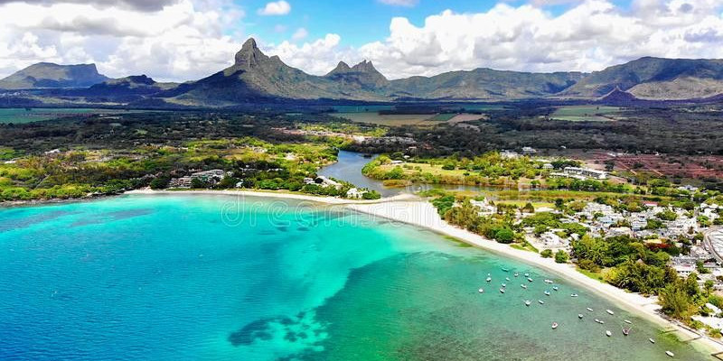 Mauritius adalah negara kecil di benua Afrika yang sangat mengagungkan pendidikan. Negara ini menyediakan pendidikan gratis hingga jenjang perguruan tinggi, untuk masyarakatnya/ Net
