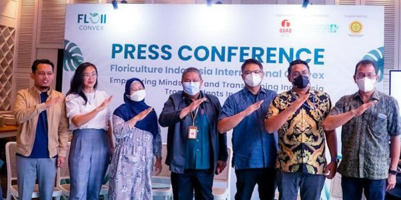 Prihasto Setyanto, Dirjen Hortikultura Kementan RI (tengah) saat Press Conference FLOII 2022 