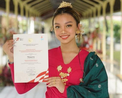 Putri Sulung Nola B3 Ini Bahagia Bisa Bernyanyi di Istana Negara