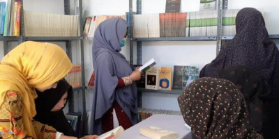 Bak Oasis di Tengah Pembatasan Pendidikan & Kehidupan Sosial, Perpustakaan Khusus Perempuan Dibuka di Afghanistan