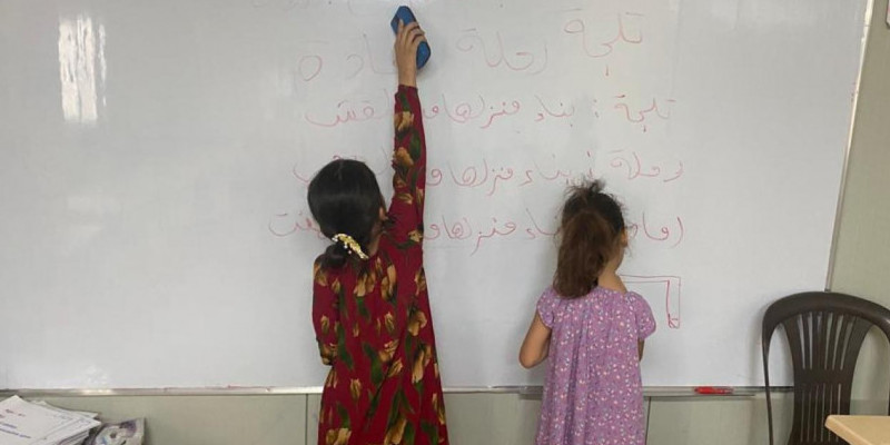 Anak-anak dari perempuan ISIS belajar di pusat pendidikan di Hasakah, Suriah/ MEE