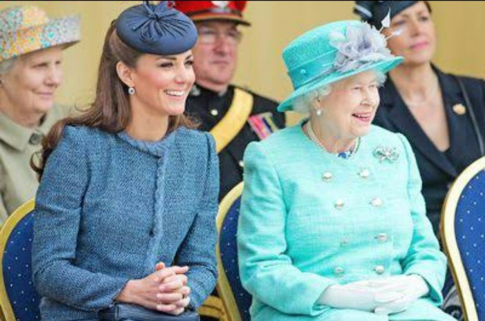 Ratu Elizabeth & Kate Middleton/ Net